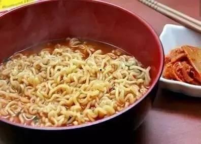 爆料的方便面能吃吗视频,爆料的“能吃吗”视频引发热议 第1张 爆料的方便面能吃吗视频,爆料的“能吃吗”视频引发热议 第1张