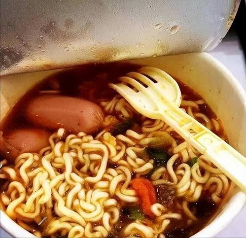 爆料的方便面能吃吗视频,爆料的“能吃吗”视频引发热议 第2张 爆料的方便面能吃吗视频,爆料的“能吃吗”视频引发热议 第2张